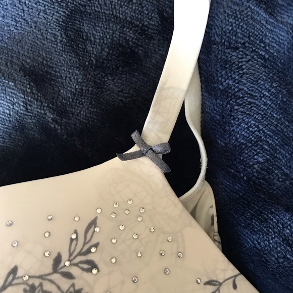 Victoria’s Secret Floral Pattern Plunge Bra - Picture 4 of 6